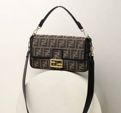 FENDI 

NEW CAME GOOD QUALITY 
WITH BOX 
🎁🎁🎁

100 dhs🇦🇪

SIZE: 26cm

Zain39
♥️♥️♥️