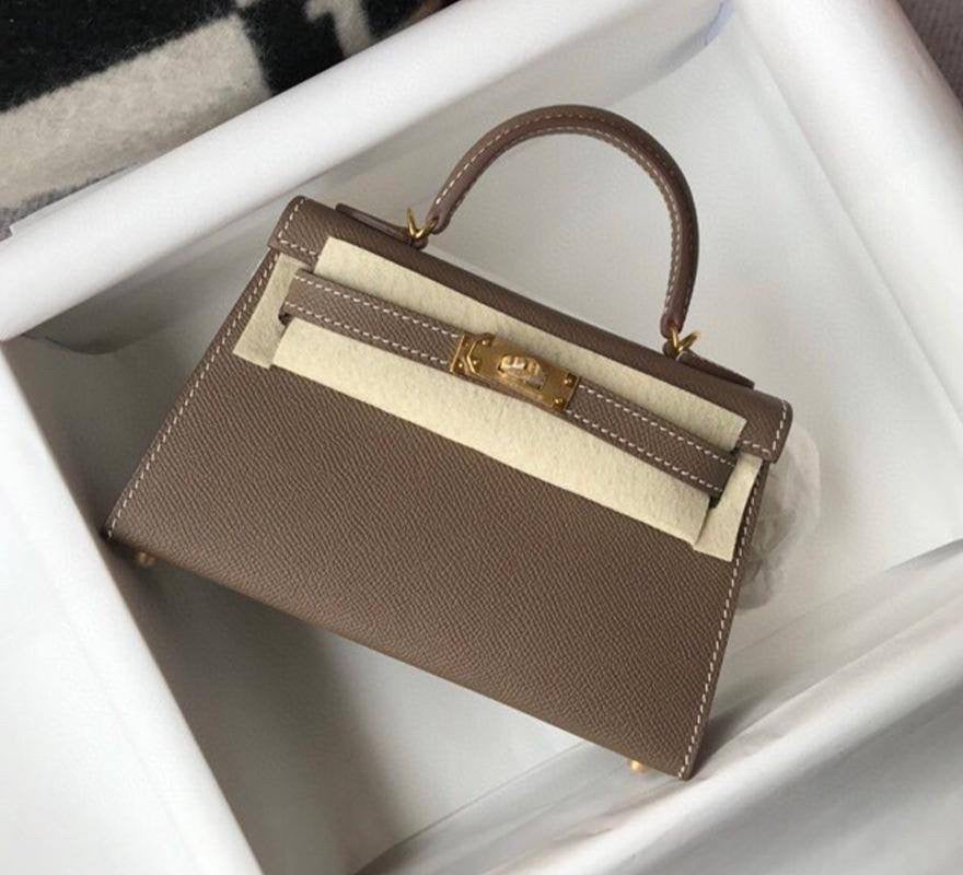 Hermes
Best quality 

with box’s 
🎁🎁🎁

90 dhs🪙💕

size 22cm

Zain158
♥️♥️♥️