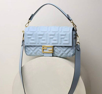 FENDI 

NEW CAME GOOD QUALITY 
WITH BOX 
🎁🎁🎁

100 dhs🇦🇪

SIZE: 26cm

Zain39
♥️♥️♥️