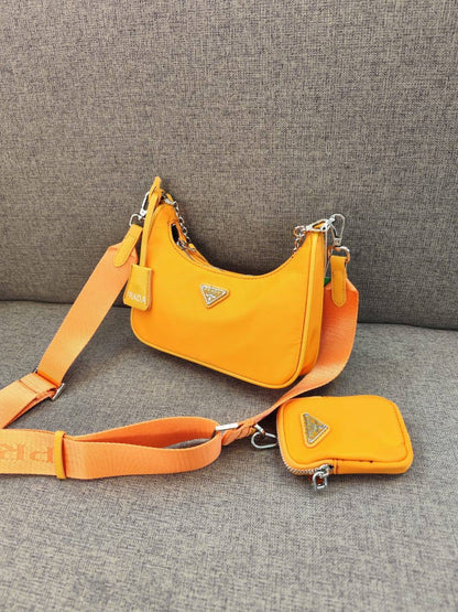 Prada
80 dhs🇦🇪

with box
🎁🎁🎁

Zain26
♥️♥️♥️