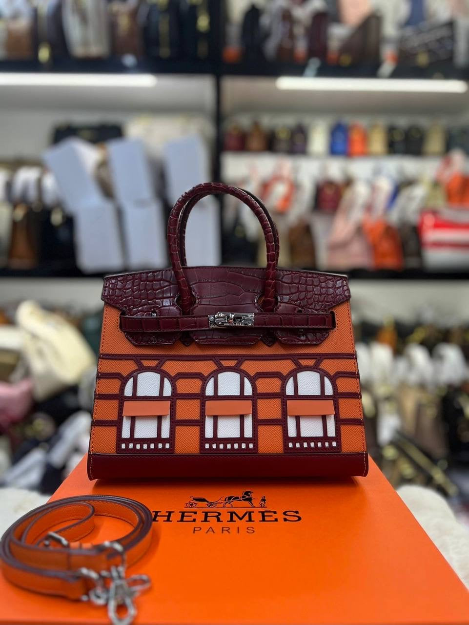 Hermes

with box 
🎁🎁🎁

130 dhs🪙💕

Zain50
♥️♥️♥️