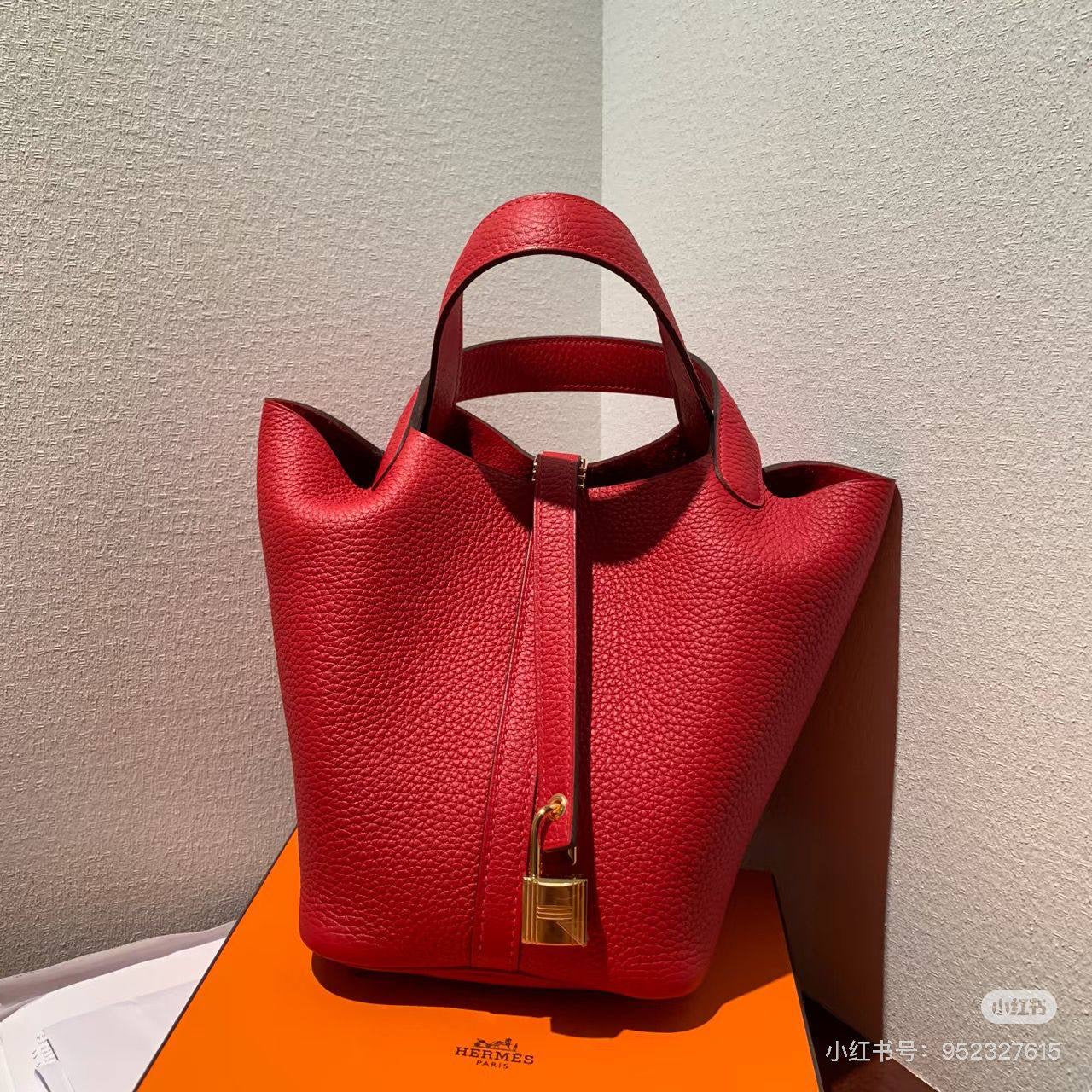 Hermes
SIZE  ……… 20CM 🥰
80 dhs🪙💕

with BOX🌷
🎁🎁🎁

Zain244
♥️♥️♥️