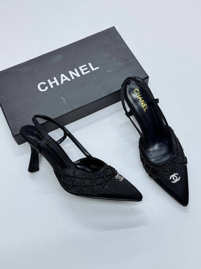Chanel 
Amina HUADDI 7cm
120 dhs🇦🇪
Size 36-37-38-39-40-41

Zain21
♥️♥️♥️
