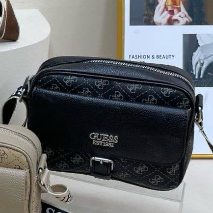 Guess
23*18*7.5 cm
65 dhs🪙💕

Zain17
♥️♥️♥️