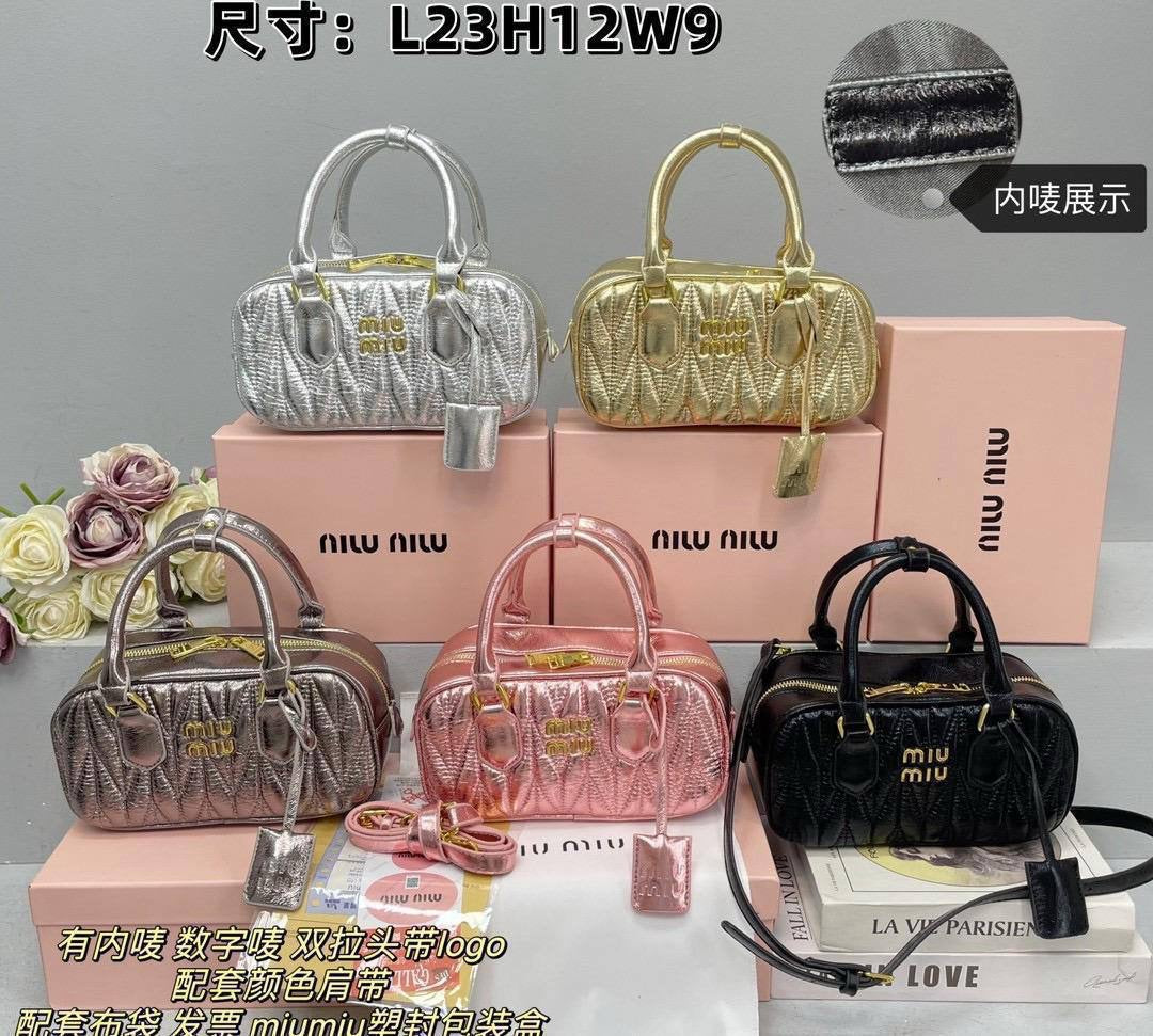 Miu Miu

23*12*9Cm

With box 
🎁🎁🎁

75 dhs🪙

Zain17
♥️♥️♥️