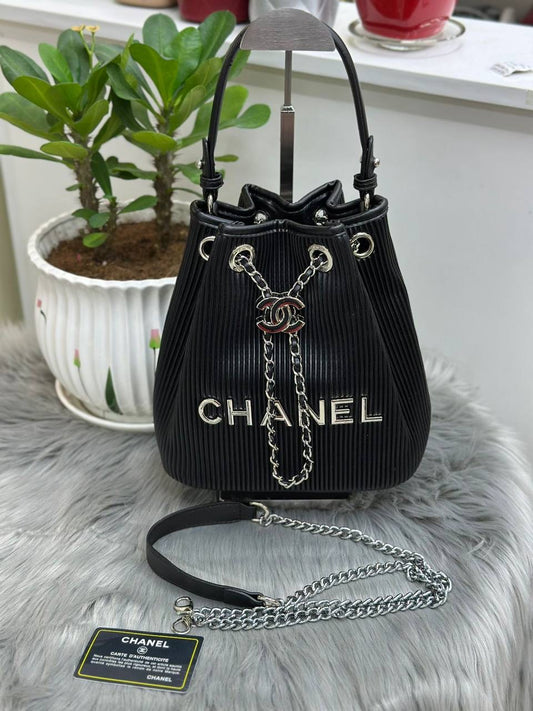 CHANEL  
SIZE  ……… 23 CM 

95 dhs🇦🇪

Zain244
♥️♥️♥️