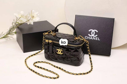 Chanel 24K
Size: 17 * 10 * 8 cm
90 dhs🇦🇪

with box
🎁🎁🎁

Zain115
♥️♥️♥️
