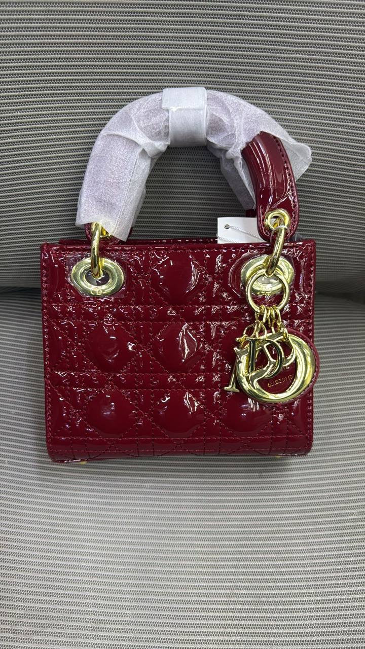 Dior

18cm

95 dhs🪙💕

with box
🎁🎁🎁

Zain16
♥️♥️♥️