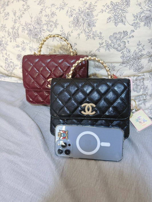 Chanel

90 dhs🇦🇪

Good quality

with box
🎁🎁🎁

Zain35
♥️♥️♥️