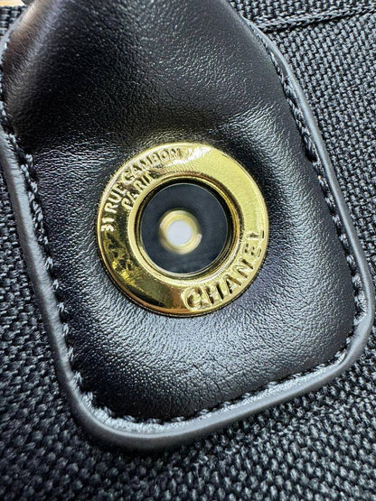 Chanel canvas bag

Size : 47* 32 cm

95 dhs🇦🇪

Zain115
♥️♥️♥️