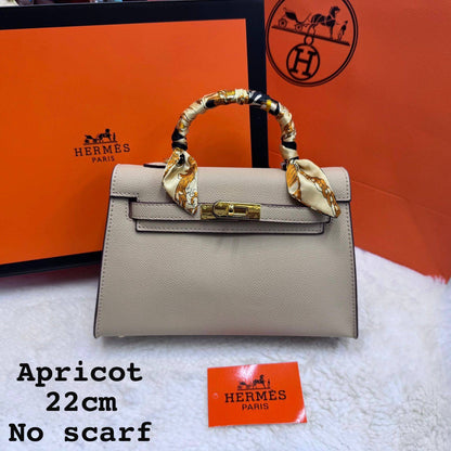 Hermes ᴋᴇʟʟʏ ʙᴀɢ  
gold hardware 
ᴡɪᴛʜ ʙᴏx 
🎁🎁🎁

No twilly
ʟᴇᴀᴛʜᴇʀ 
sɪᴢᴇ:22ᴄᴍ 
90 dhs🇦🇪

Zain56
♥️♥️♥️
