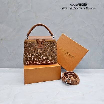 LV
ᴄᴀᴘᴜᴄᴄɪɴᴇ ᴛᴏᴘ ʜᴀɴᴅ ʙᴀɢ
ᴡɪᴛʜ ʟᴏɴɢ ʙᴇʟᴛ sᴛʀᴀᴘ
ɢᴏʟᴅ ʜᴀʀᴅᴡᴀʀᴇ
sɪᴢᴇ : 20.5 cm

ᴡɪᴛʜ BOX
🎁🎁🎁

75 dhs🇦🇪

Zain31
♥️♥️♥️