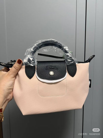 Long Champ
High quality
80 dhs🇦🇪

Zain190
♥️♥️♥️