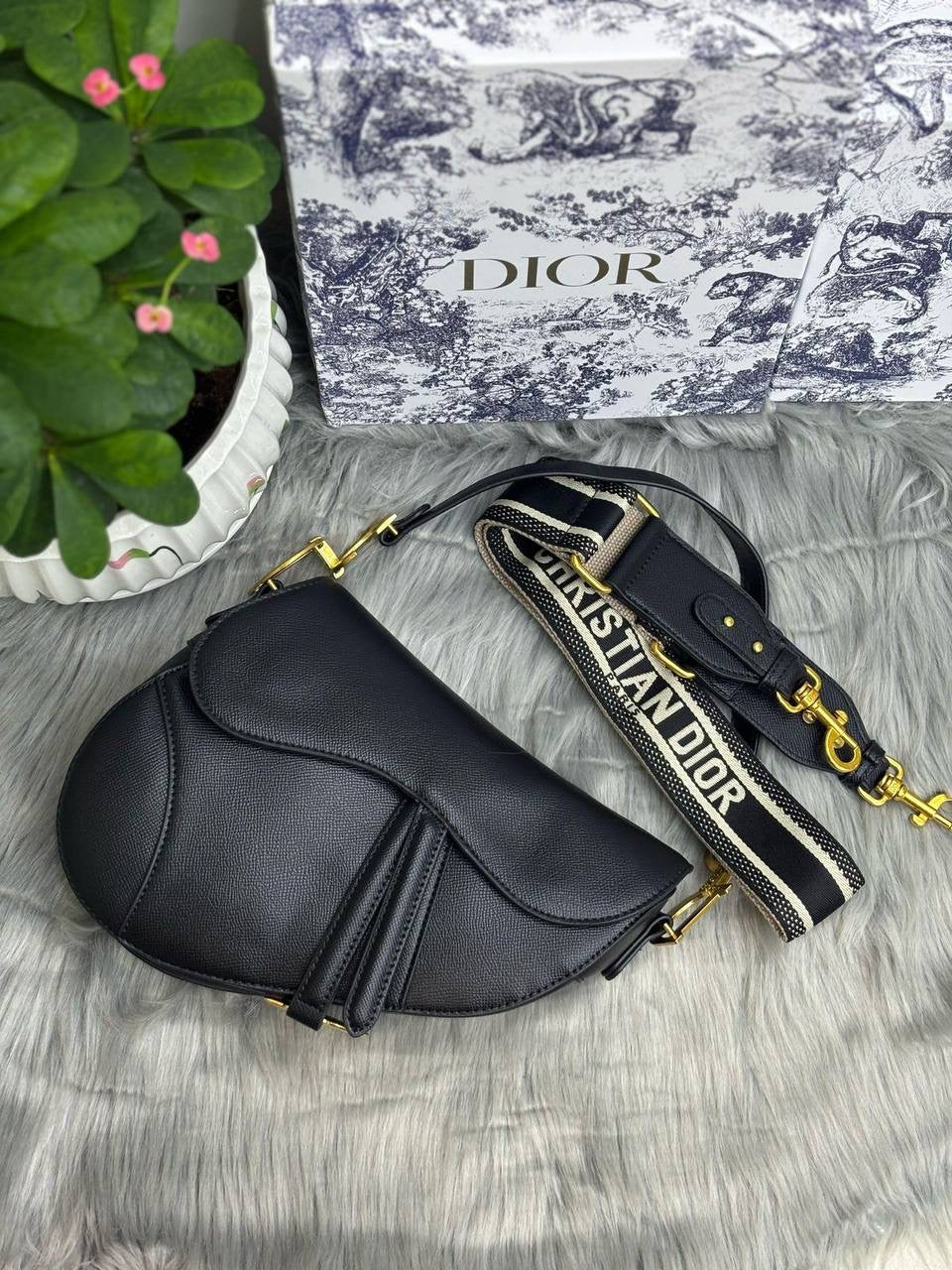 DIOR CAVIAR
SIZE……….. 24CM

110 dhs🇦🇪

With BOX
🎁🎁🎁

Zain244
♥️♥️♥️
