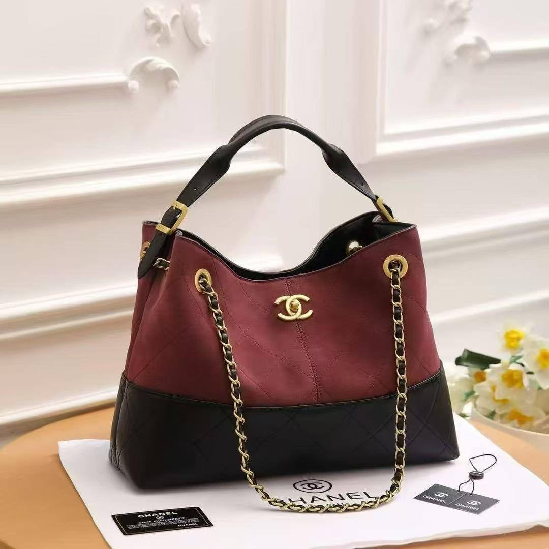 Chanel
Best quality 

with box’s 
🎁🎁🎁

120 dhs🇦🇪
size 35 cm

Zain158
♥️♥️♥️