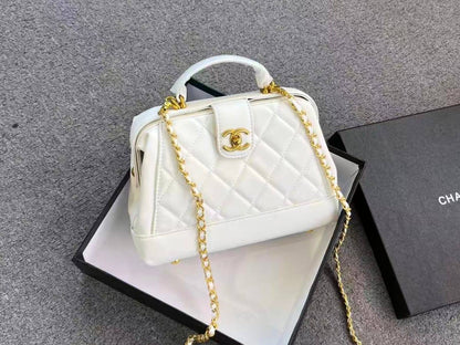 Chanel

95 dhs🇦🇪

with box
🎁🎁🎁

size 24cm

Zain26
♥️♥️♥️