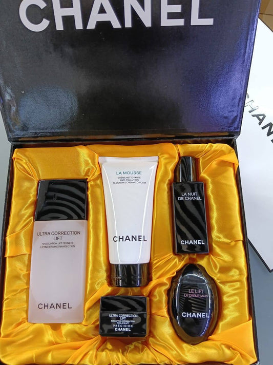 CHANEL NEW SET
120 dhs🇦🇪

Zain01
♥️♥️♥️