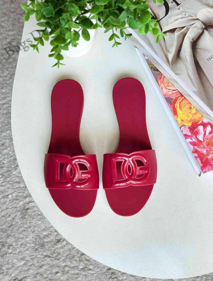 D&G Master
☘️ *SIZE  36  to 41 ☘️                                                                                                       
150 dhs🇦🇪

Zain224
♥️♥️♥️