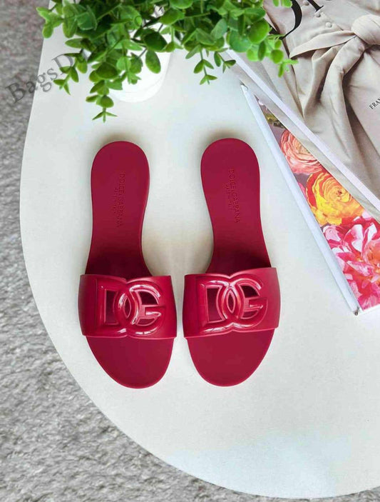 D&G Master
☘️ *SIZE  36  to 41 ☘️                                                                                                       
150 dhs🇦🇪

Zain224
♥️♥️♥️