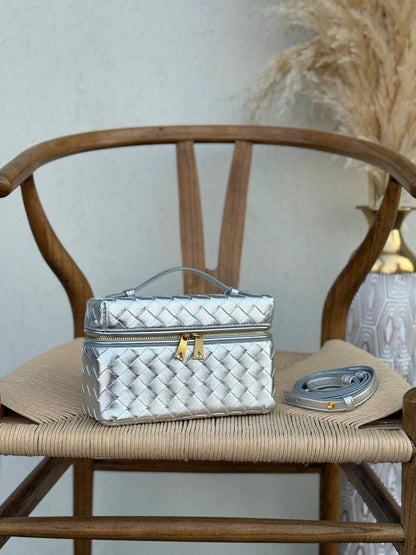 New Collection✨✨✨
BOTTEGA VENETA
20cm
330 dhs🇦🇪
Top quality 
With box🎁

Zain167
♥️♥️♥️