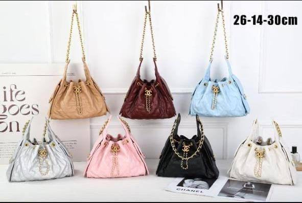 CHANEL 

Good Quality
26×14×30cm 

with box
🎁🎁🎁

130 dhs🇦🇪

Zain95
 ♥️♥️♥️