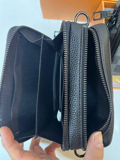 LV/Dior

90 dhs🇦🇪

with box
🎁🎁🎁

size 17×6×12cm

Zain42
♥️♥️♥️