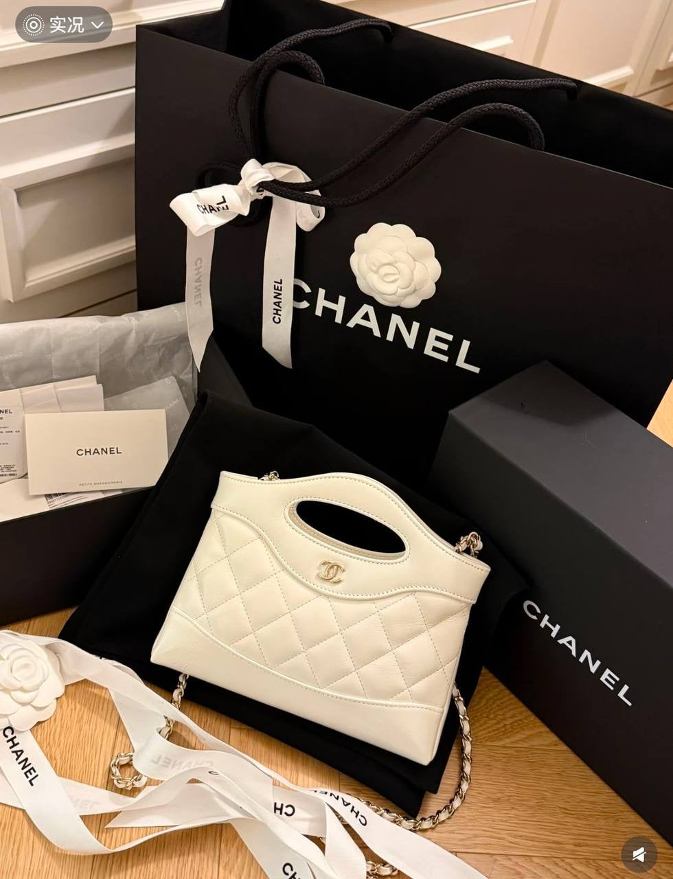Chanel

90 dhs🇦🇪

with box
🎁🎁🎁

Zain38
♥️♥️♥️