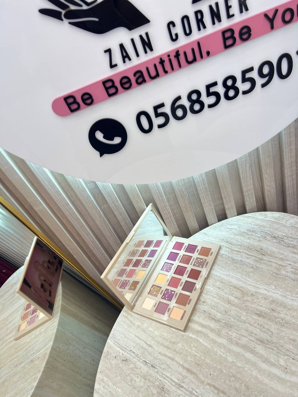 Makeup palette 

30 dhs uae

Zain49

♥️♥️♥️