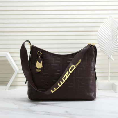 New arrived 
Fendi 
120 dhs🇦🇪
size 32cm

Zain161
♥️♥️♥️