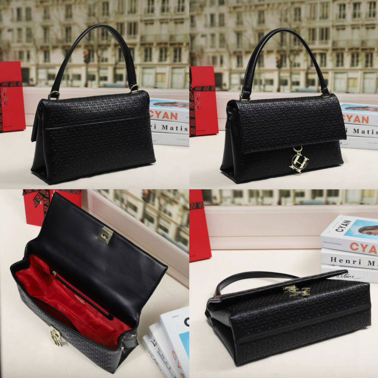 CH CH
95 dhs🇦🇪

size：24cm

Good quality 

with box
🎁🎁🎁

Zain35
♥️♥️♥️