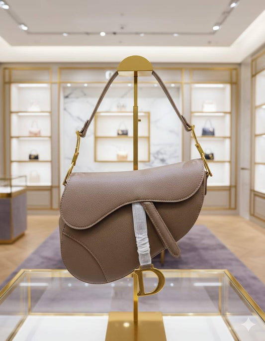 Dior
Good quality 
with box 
🎁🎁🎁

120 dhs🇦🇪

Zain186
♥️♥️♥️