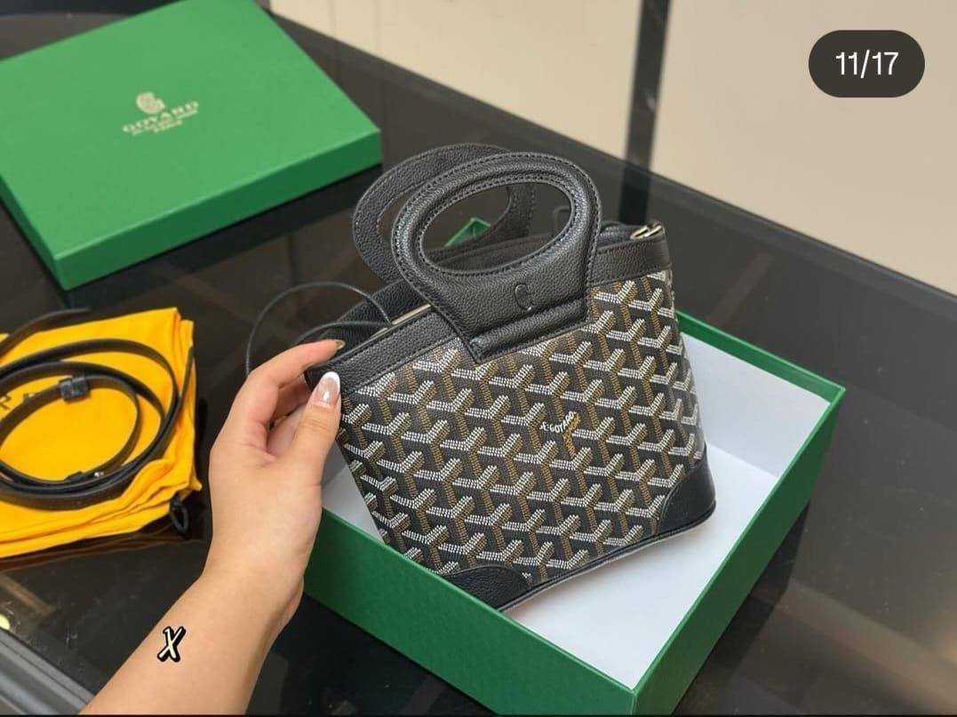 GOYARD Master 
18CM 

250 dhs🇦🇪

WITH BOX 
🎁🎁🎁

Zain131
♥️♥️♥️
