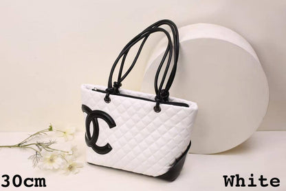 Chanel ᴄᴀᴍʙᴏɴ ᴛᴏᴛᴇ  
sʜᴏᴜʟᴅᴇʀ ʙᴀɢ
ᴡɪᴛʜᴏᴜᴛ ʙᴏx

sɪᴢᴇ:30ᴄᴍ
105 dhs🇦🇪

Zain56
♥️♥️♥️