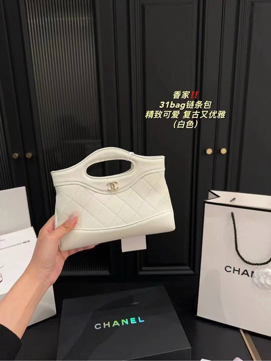 Chanel
80 dhs🪙💕

with box
🎁🎁🎁

sliver logo

Zain38
♥️♥️♥️