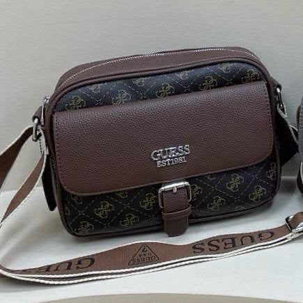Guess
23*18*7.5 cm
65 dhs🪙💕

Zain17
♥️♥️♥️