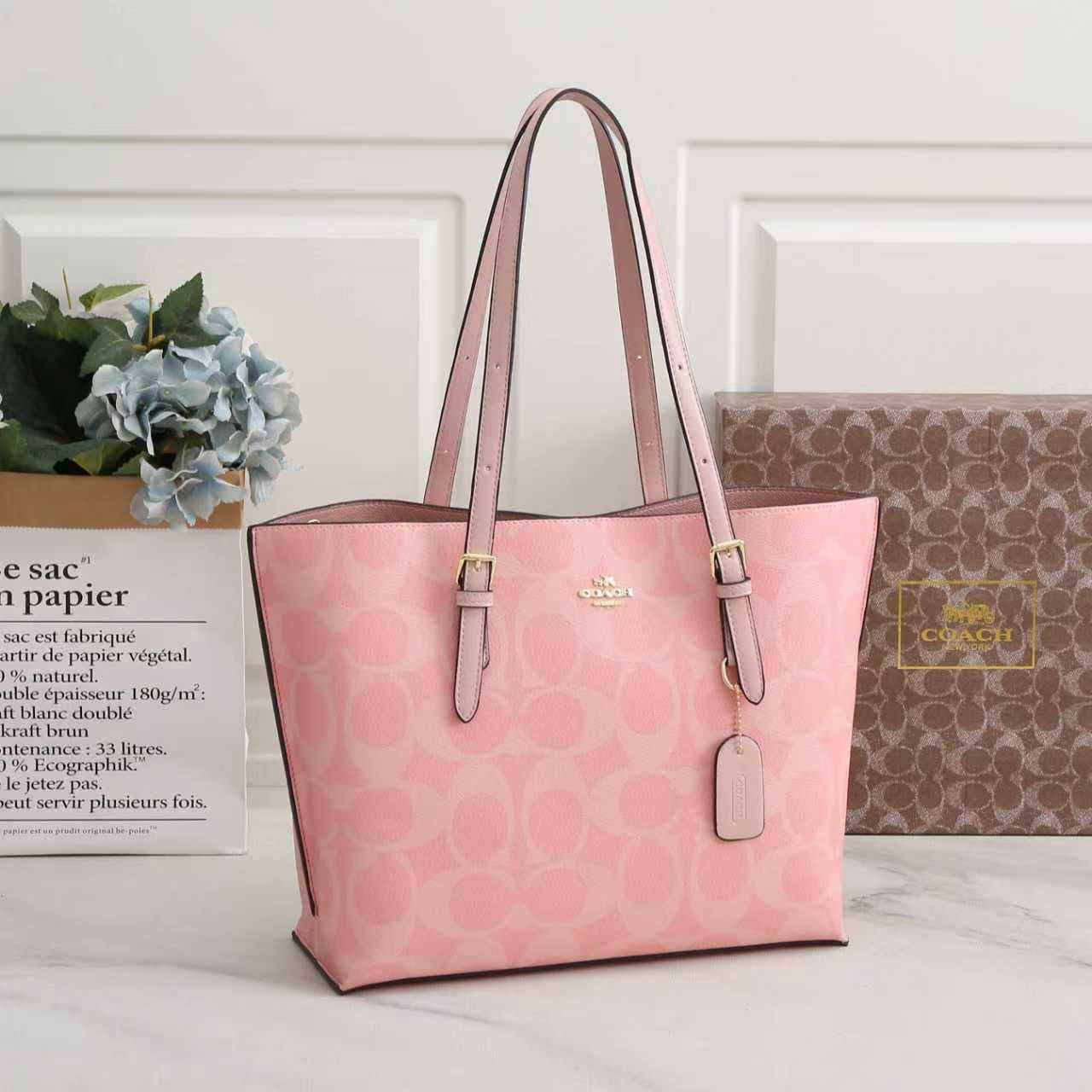 Coach
8 colors
Size:34×28×13                              
105 dhs🪙

Zain114
♥️♥️♥️