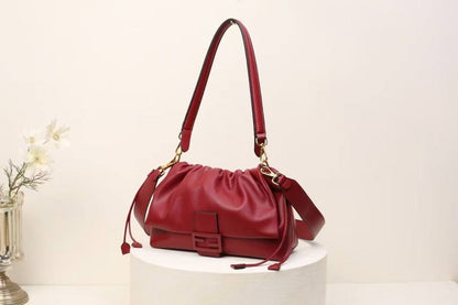 FENDI
28*11*18cm 

with box
🎁🎁🎁

105 dhs🇦🇪

Zain44
♥️♥️♥️