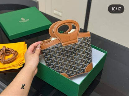 GOYARD Master 
18CM 

250 dhs🇦🇪

WITH BOX 
🎁🎁🎁

Zain131
♥️♥️♥️