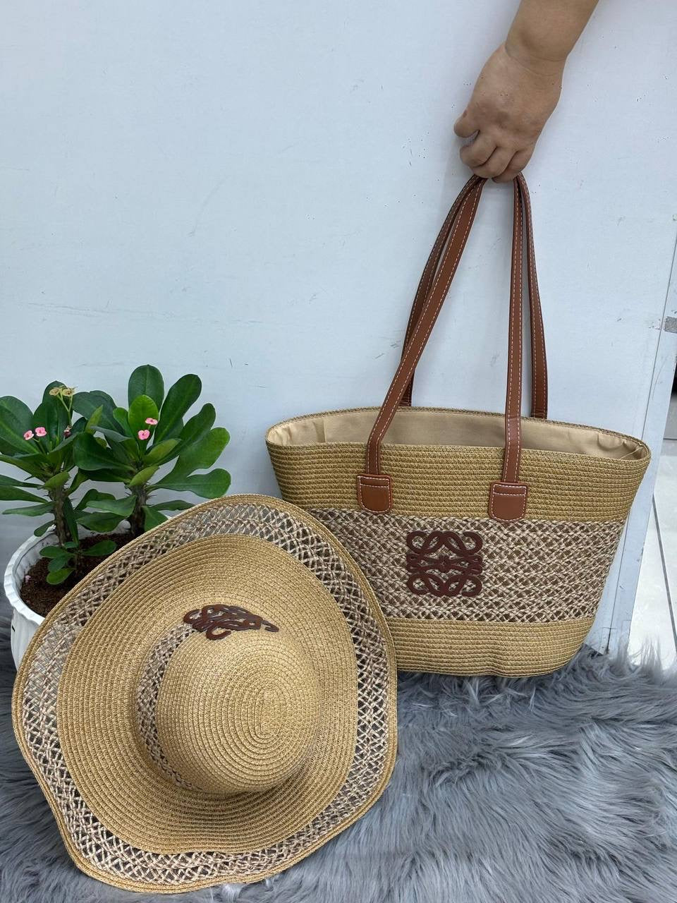 Loewe 
SIZE……….  40 CM🌷
90 dhs🇦🇪

Zain244
♥️♥️♥️