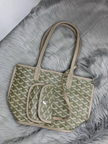 Goyard
SIZE  ……… 25cm 🌷🌷🌷
75 dhs🇦🇪

Zain51
♥️♥️♥️