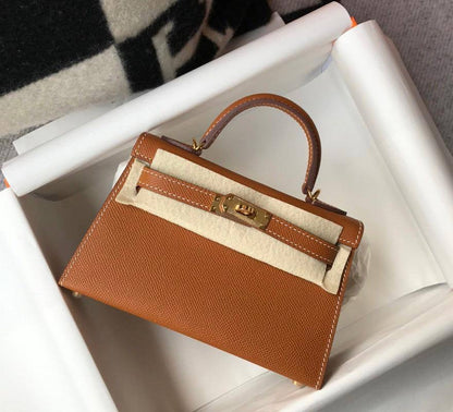 Hermes
Best quality 

with box’s 
🎁🎁🎁

90 dhs🪙💕

size 22cm

Zain158
♥️♥️♥️