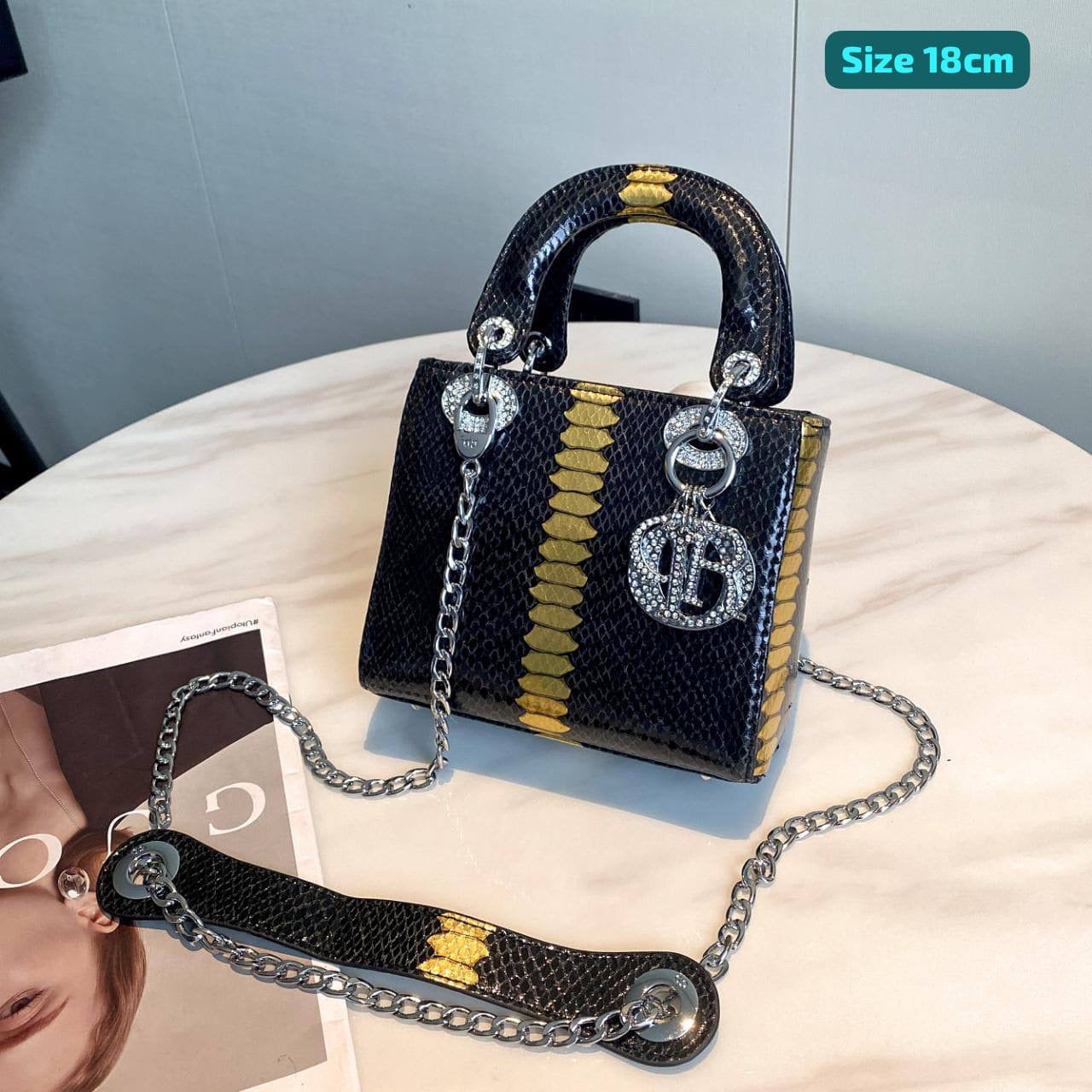 Dior
Good quality 

with box 
🎁🎁🎁

120 dhs🇦🇪

Zain168
♥️♥️♥️