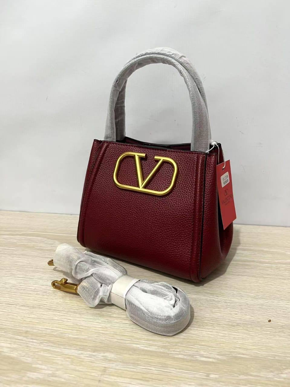 Valentino
90 dhs🪙💕
High quality
21Cm

Zain26
♥️♥️♥️