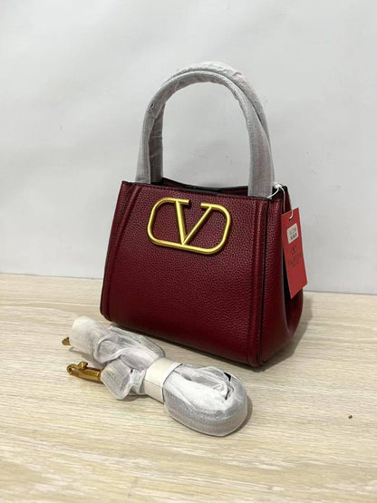 Valentino
90 dhs🪙💕
High quality
21Cm

Zain26
♥️♥️♥️