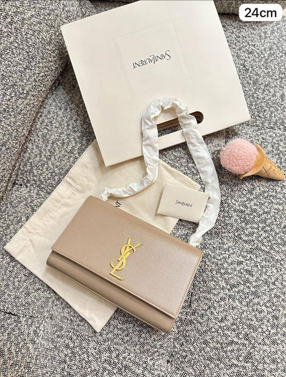 Ysl Kate
Size : 24 * 14.5 * 5.5  cm
95 dhs🇦🇪

with box 🎁

Zain115
♥️♥️♥️