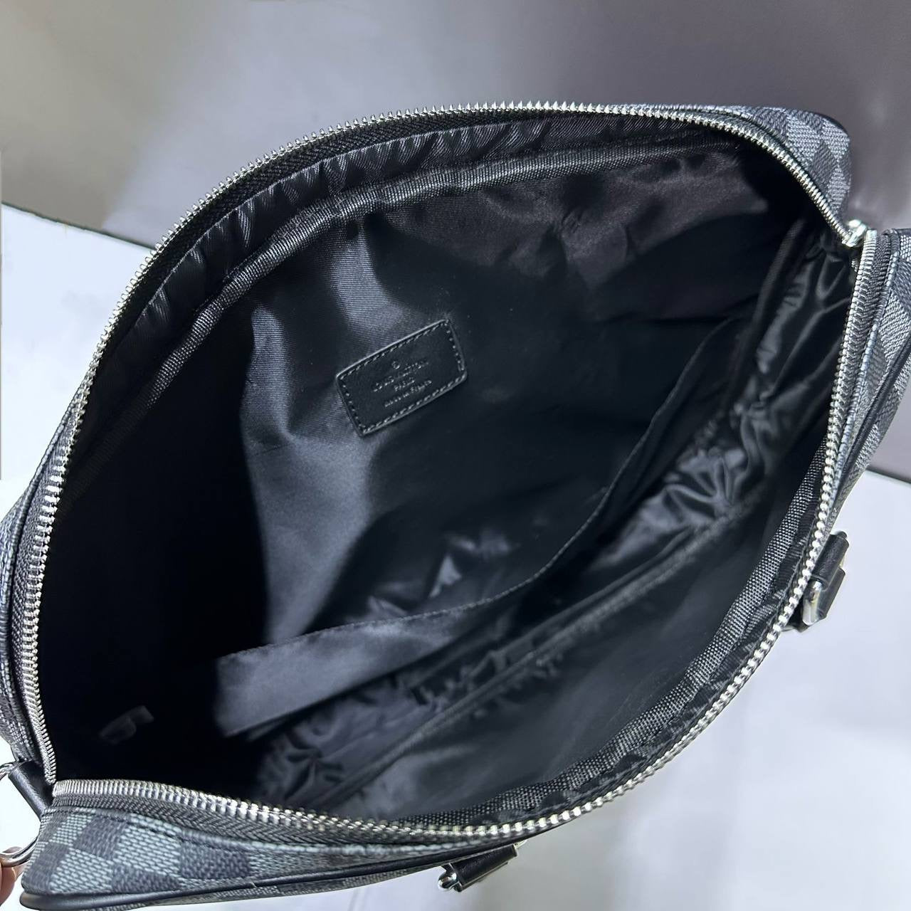 LV
LAPTOP BAG 

GOOD QUALITY 
OFFER 

85 dhs🇦🇪

Zain39
♥️♥️♥️