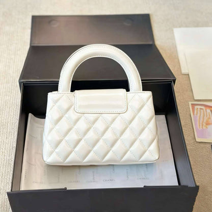 CHANEL 
GOOD QUALITY 
90 dhs🪙💕

Zain39
♥️♥️♥️