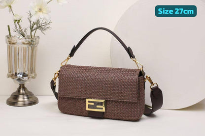 Fendi
Good quality 

with box
🎁🎁🎁
95 dhs🇦🇪

Zain186
♥️♥️♥️