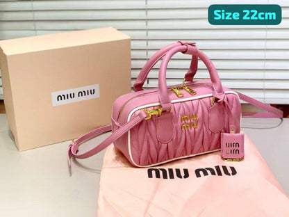 Miu Miu
Good quality 

with box 
🎁🎁🎁

95 dhs🇦🇪

Zain168
♥️♥️♥️