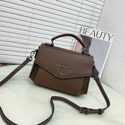 Prada 

Good Quality 

95 dhs🇦🇪

Zain250
♥️♥️♥️